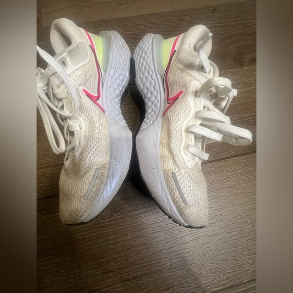 Women's Nike Zoom X Invincible Run Flyknit Running Shoes - Picture 7 of 15
